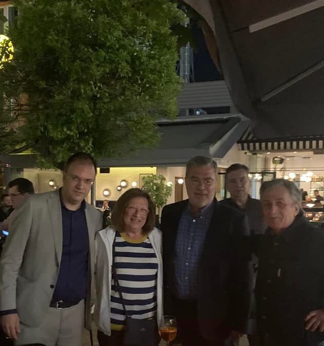 Με φίλους, συντρόφους και τον δήμαρχο Μοσχάτου – Ταύρου Ανδρέα Ευθυμίου στην εκδήλωση του ΣΥΡΙΖΑ – Προοδευτική Συμμαχία στο Μοσχάτο